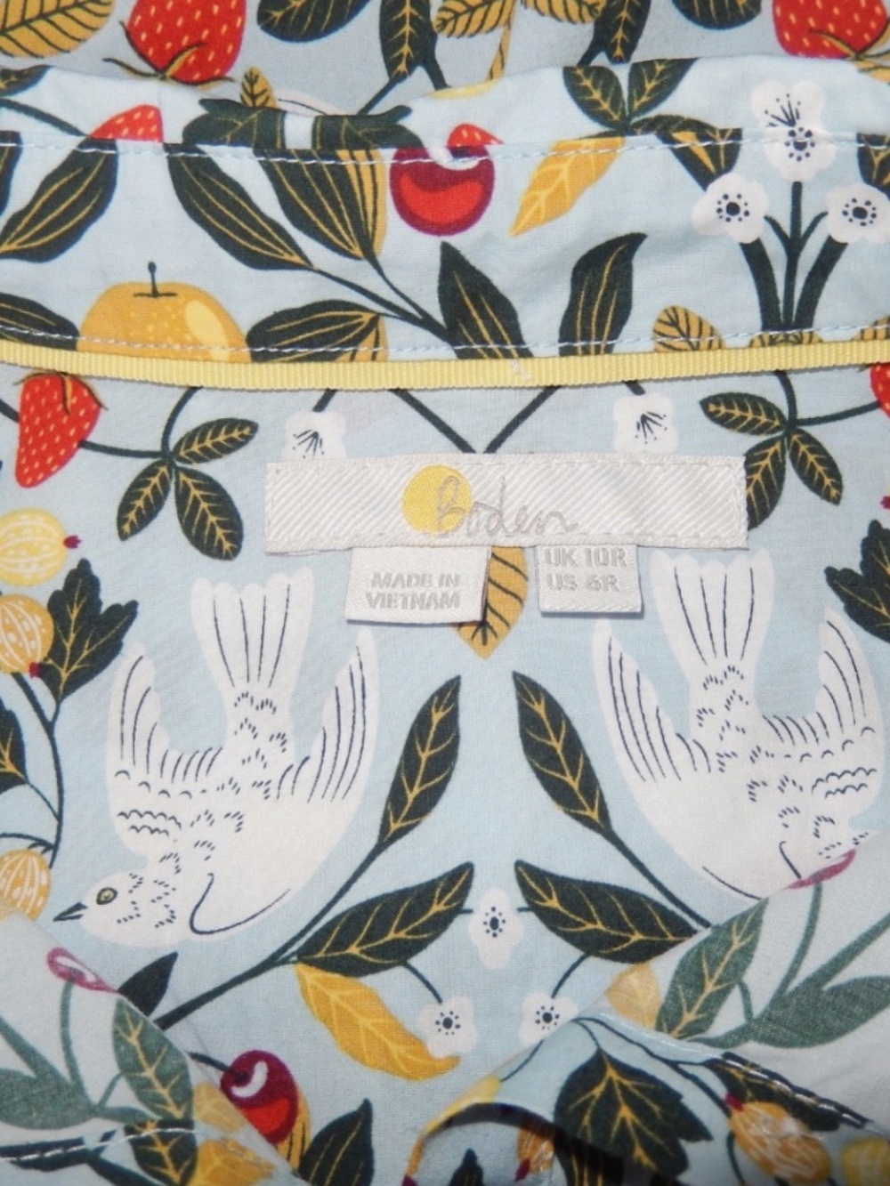 Boden Strawberry Bird Apple Print Button Down Shirt Top US 6 - Picture 2 of 5